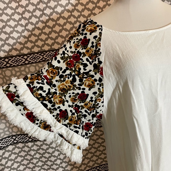 Umgee Print Flare Sleeve Linen Top With Raw Detail - Picture 4 of 8